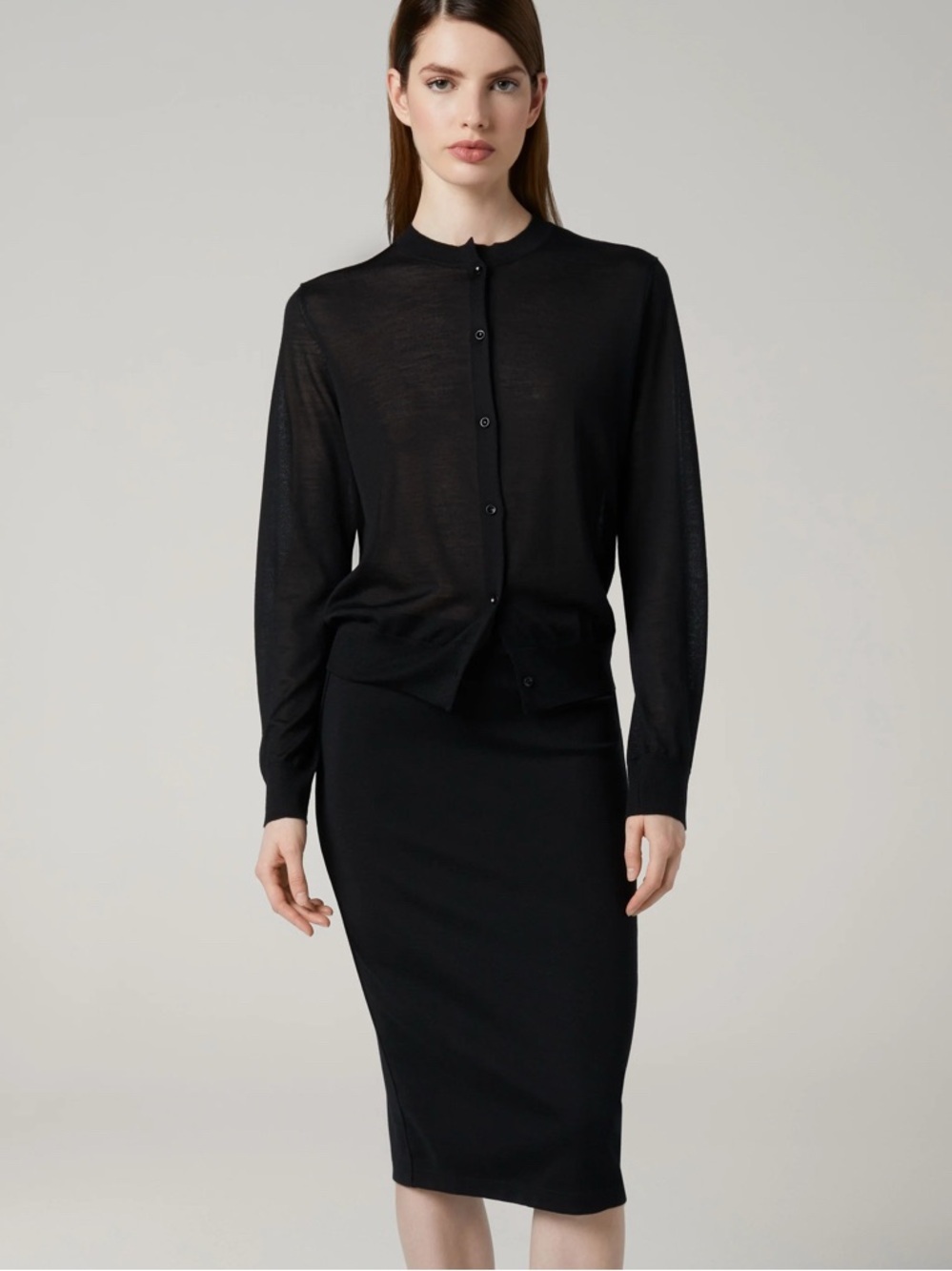 MANRICO CASHMERE
Comfort Fit Cardigan
Black